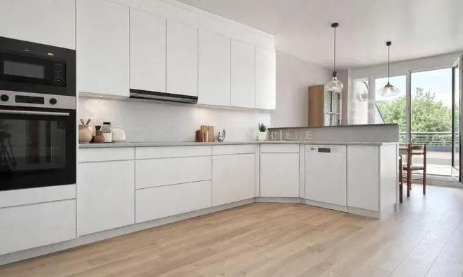 Недвижимость Attic flat 7 rooms: 7