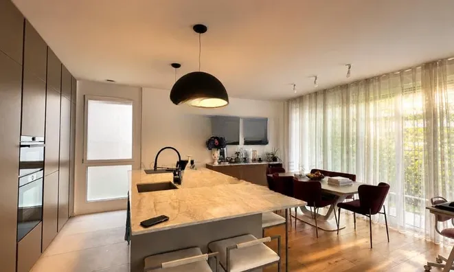 Недвижимость Apartment 5 rooms: 2