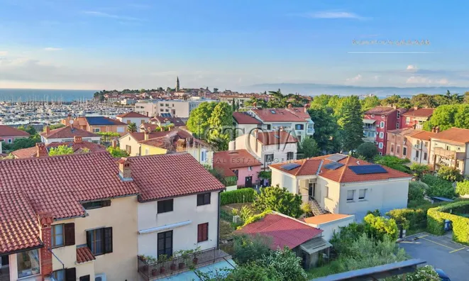 Недвижимость Three-room apartment in Izola: 1