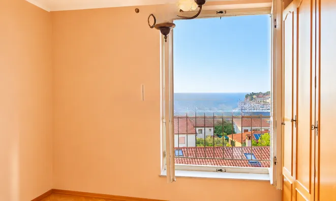 Недвижимость Three-room apartment in Izola: 8