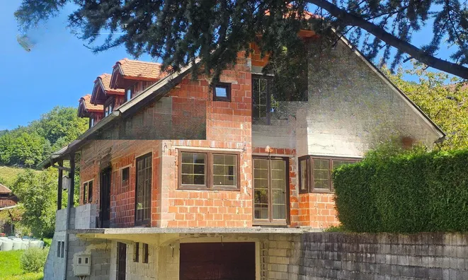 Недвижимость The 'Veshina' estate in a quiet sunny location: 8