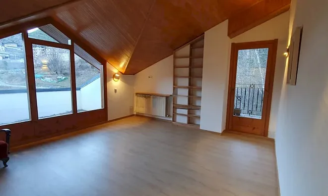 Недвижимость Magnificent penthouse in Anyòs with 3 bedrooms, attic, parking, and storage: 2