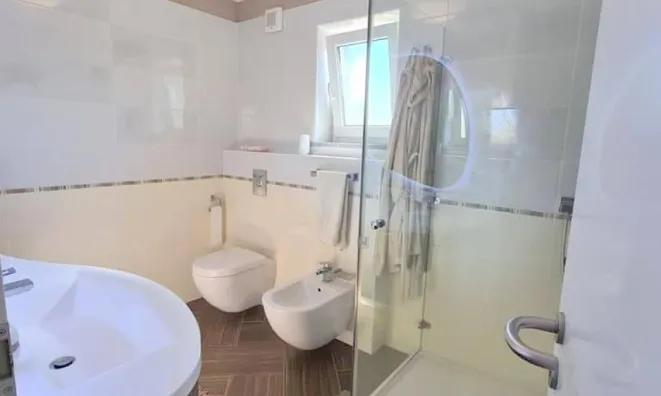 Недвижимость Дом с террасой рядом со школой: 14