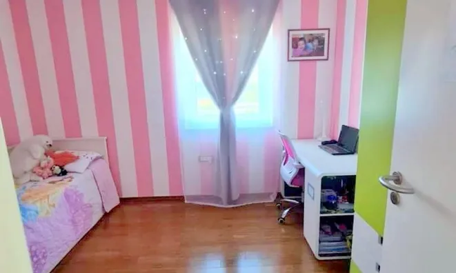 Недвижимость Дом с террасой рядом со школой: 19