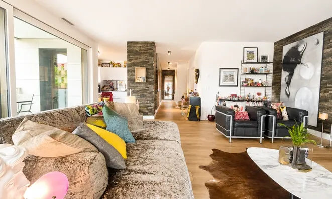 Недвижимость Apartment 4 rooms: 2