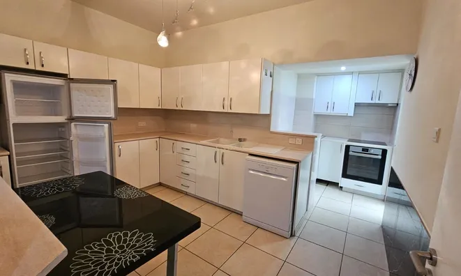 Недвижимость 3 bedroom Apartment For sale, Germasogeia, Limassol: 2