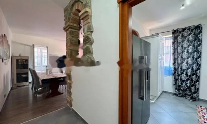 Недвижимость Трехкомнатная квартира в центре: 3