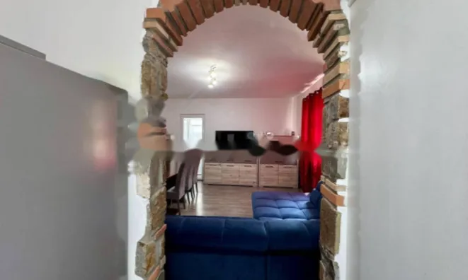 Недвижимость Трехкомнатная квартира в центре: 7