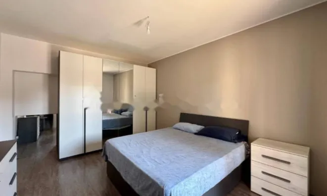 Недвижимость Трехкомнатная квартира в центре: 10