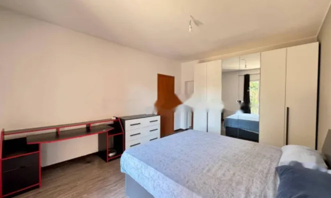 Недвижимость Трехкомнатная квартира в центре: 12