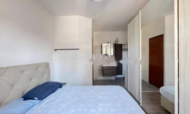 Недвижимость Трехкомнатная квартира в центре: 13