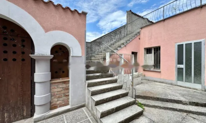 Недвижимость Трехкомнатная квартира в центре: 15