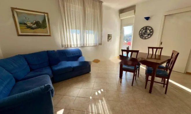 Недвижимость Четырёхкомнатная квартира, Центр Гориции: 4