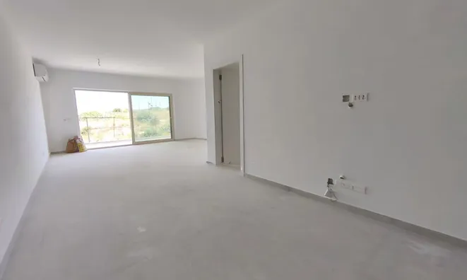 Недвижимость North Mgarr Apartment: 1