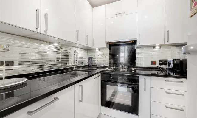Недвижимость Cathcart Road: 14