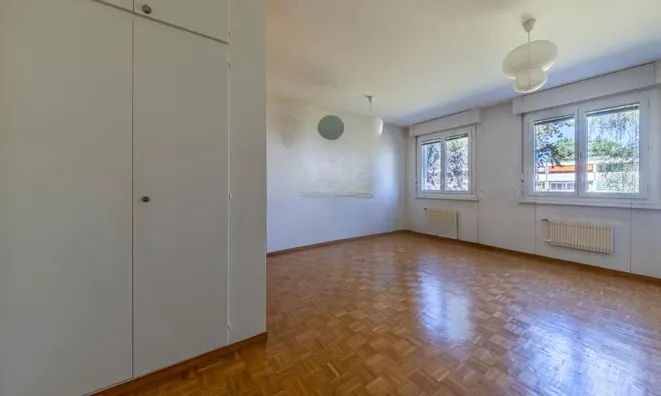 Недвижимость Apartment 5 rooms: 4