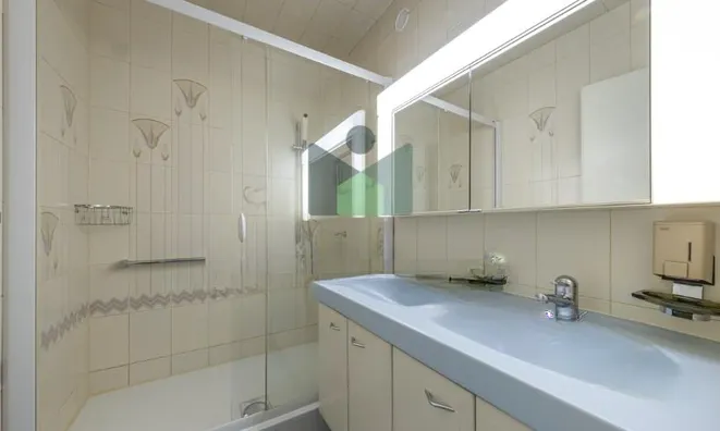 Недвижимость Apartment 5 rooms: 6