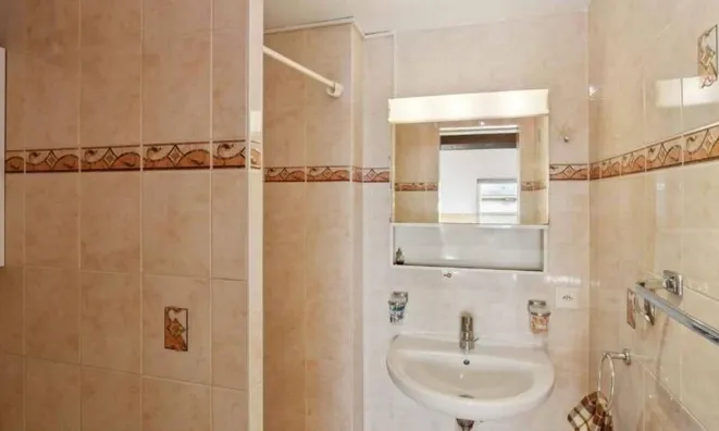 Недвижимость Apartment 3.5 rooms: 6