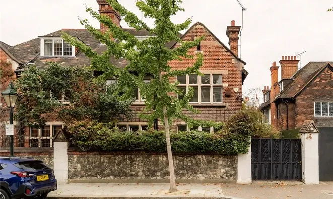 Недвижимость Upper Cheyne Row: 7