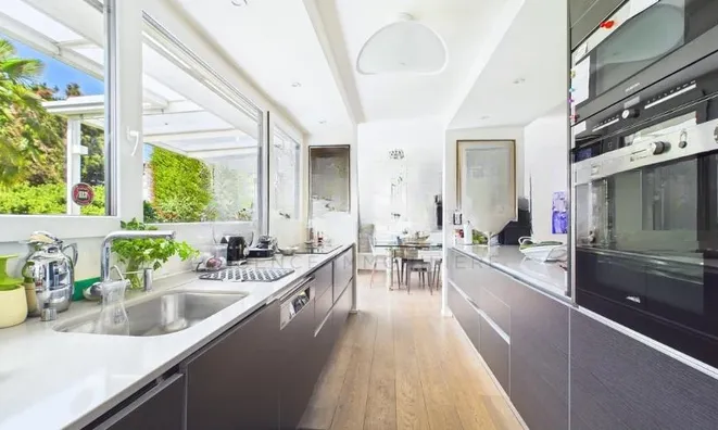 Недвижимость Single house 7 rooms: 6
