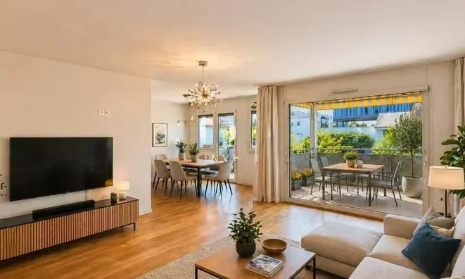 Недвижимость Apartment 5 rooms: 2