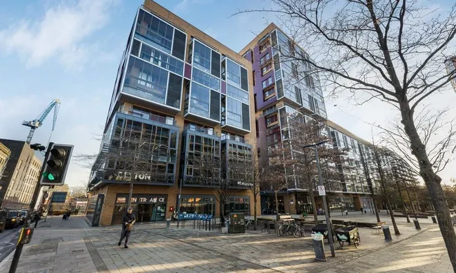 Недвижимость Collins Tower, Blues Street: 9
