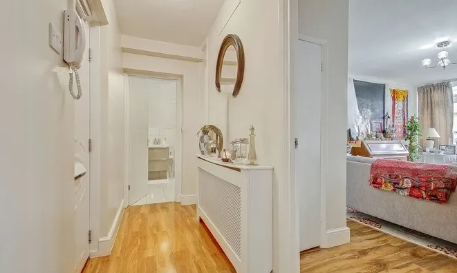 Недвижимость Ainsworth Close: 1