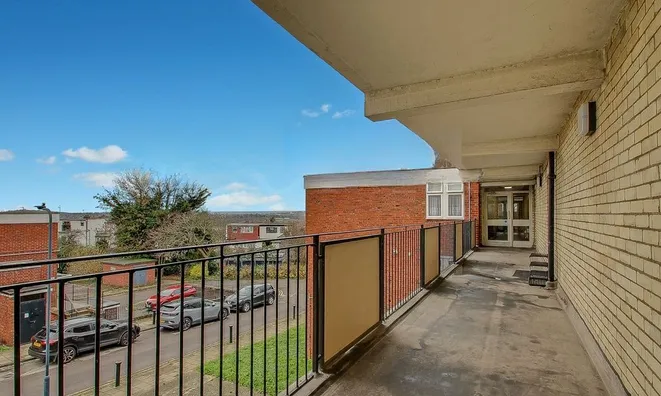 Недвижимость Ainsworth Close: 2