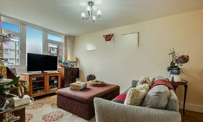 Недвижимость Ainsworth Close: 5