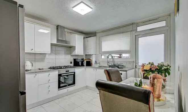 Недвижимость Ainsworth Close: 6
