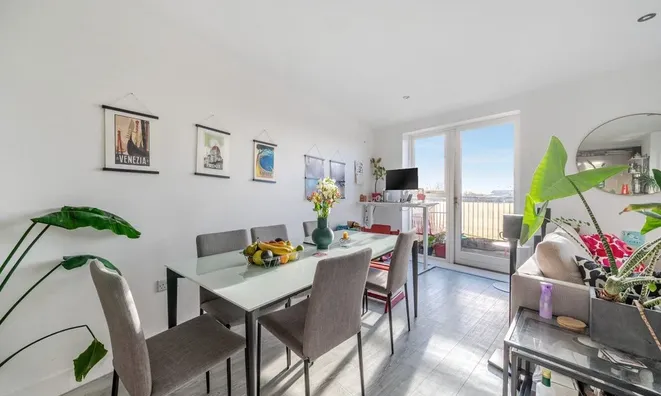 Недвижимость Trinity Way, Acton: 2