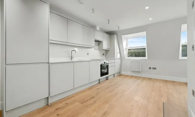 Недвижимость Battersea Park Road: 2