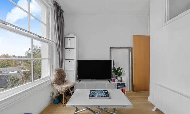 Недвижимость Cliff Court, Cliff Road: 2