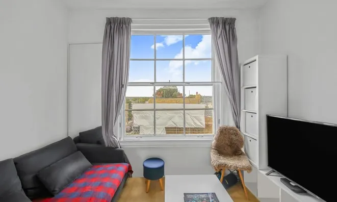 Недвижимость Cliff Court, Cliff Road: 3