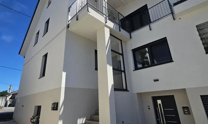 Недвижимость Twin House New Ljubljana Vich: 1