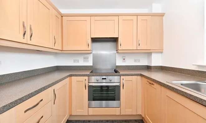 Недвижимость Robson Avenue, Willesden, Lond: 8