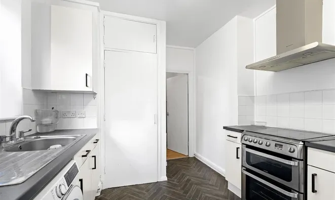Недвижимость Corfield Street: 13