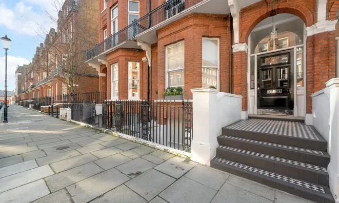 Недвижимость Rosary Gardens, South Kensington: 5