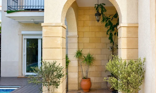 Недвижимость 4 Bedroom House For Sale In Agios Athanasios, Limassol: 2