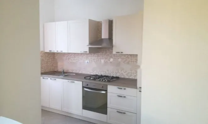 Недвижимость Трехкомнатная в центре города: 2