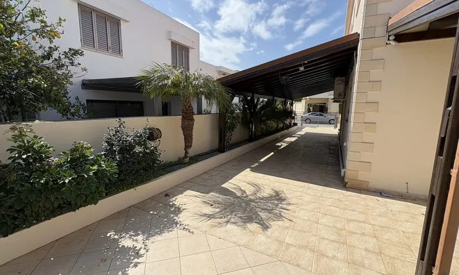 Недвижимость 4 Bedroom Semi-detached For sale in Kato Polemidia, Limassol: 4