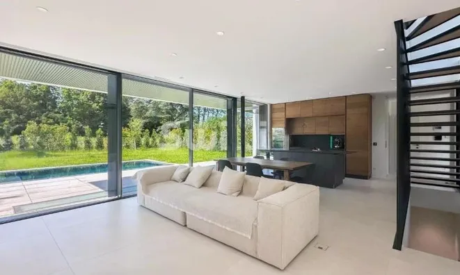 Недвижимость Single house 6 rooms: 3