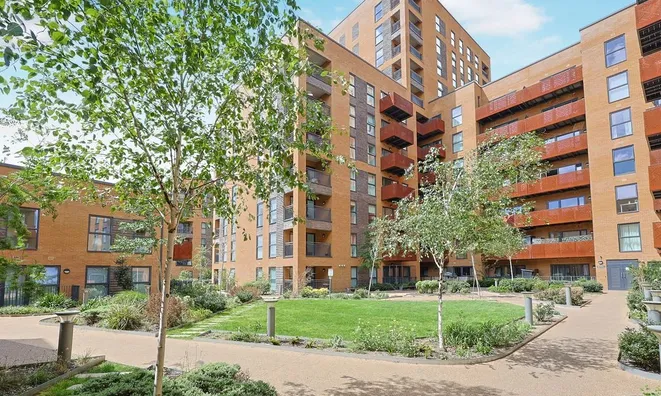 Недвижимость East Acton Lane: 2
