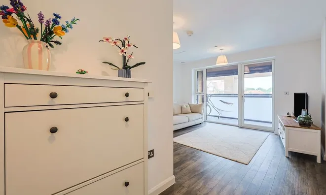 Недвижимость East Acton Lane: 3