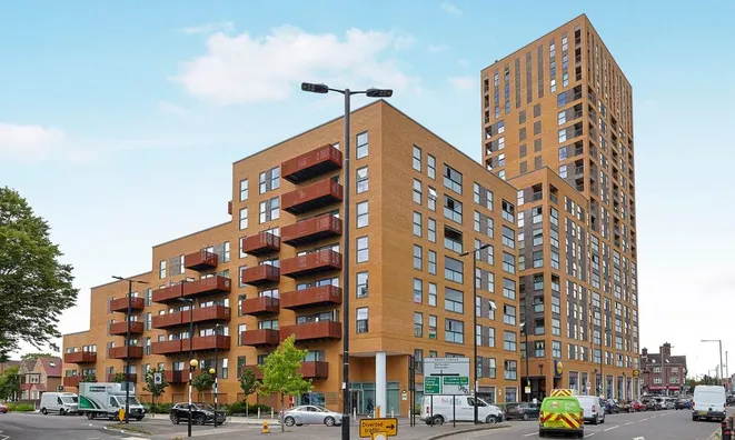 Недвижимость East Acton Lane: 9