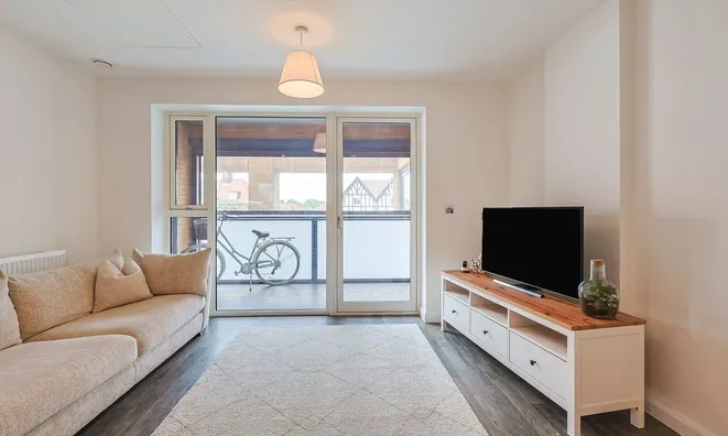 Недвижимость East Acton Lane: 14