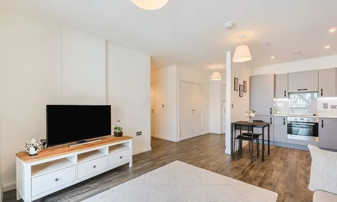Недвижимость East Acton Lane: 15