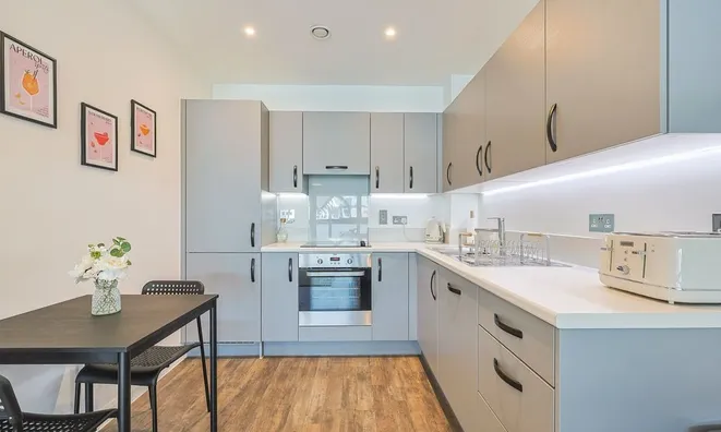 Недвижимость East Acton Lane: 16