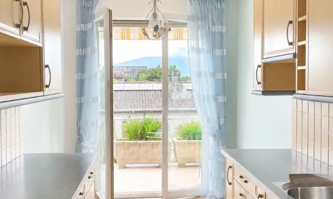 Недвижимость Apartment 4 rooms: 6