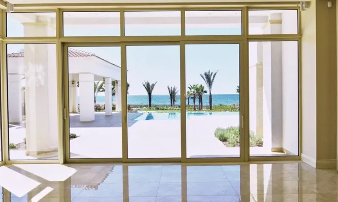 Недвижимость 6 Bedroom Villa for Sale in Pervolia, Larnaca: 3